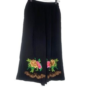 Gorgeous Embroidered Flowy short pants